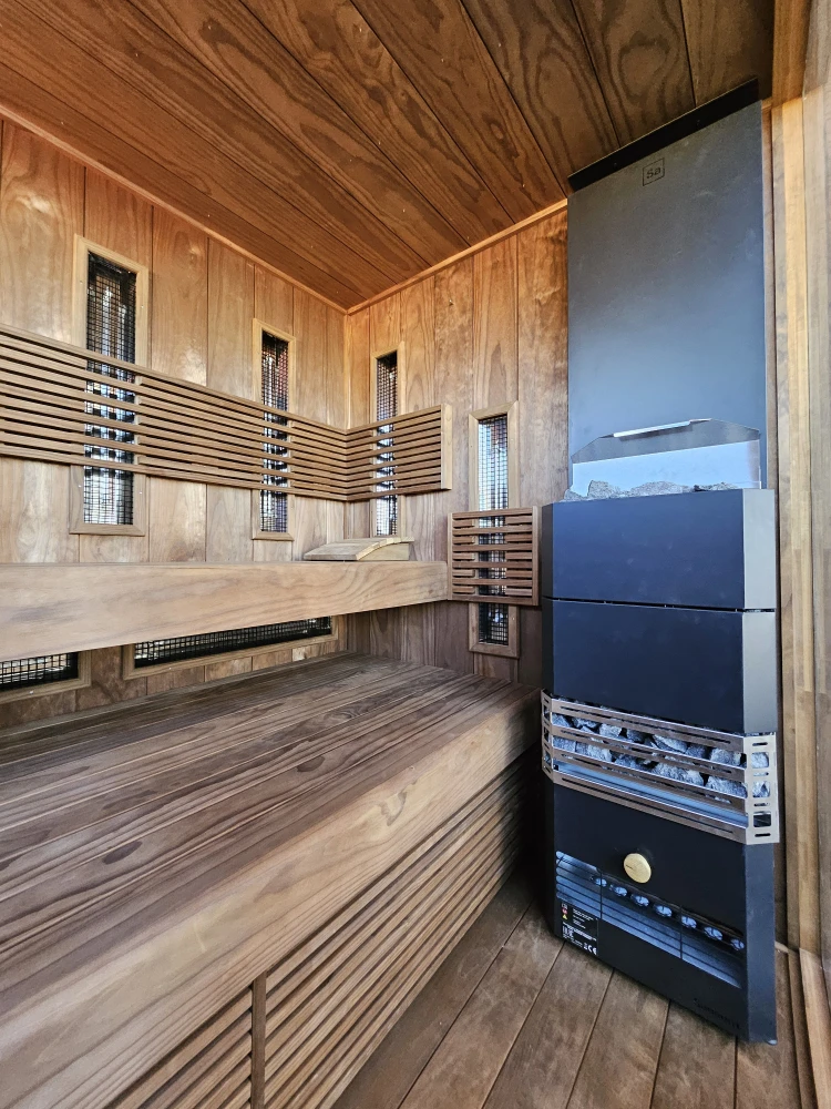 Exteriérová sauna s oddych zónou