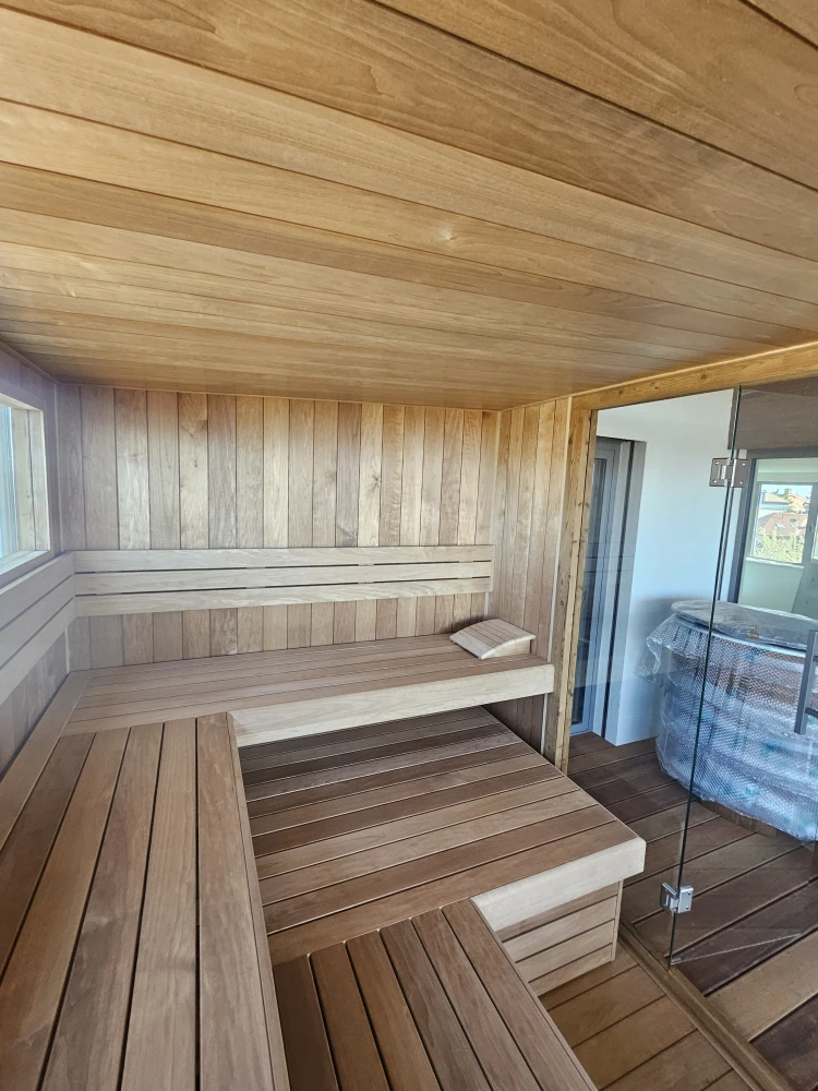 Fínska sauna pod prístreškom