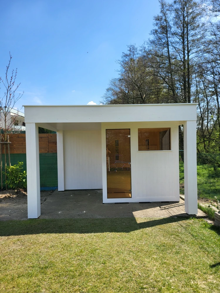 Exteriérová sauna s prístreškom