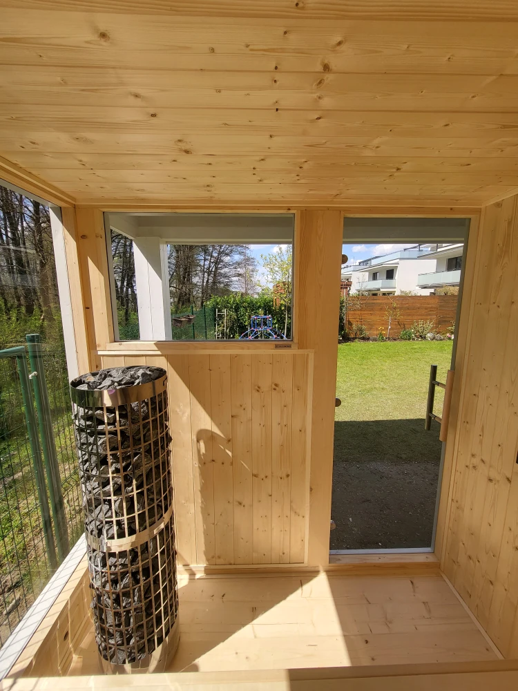 Exteriérová sauna s prístreškom